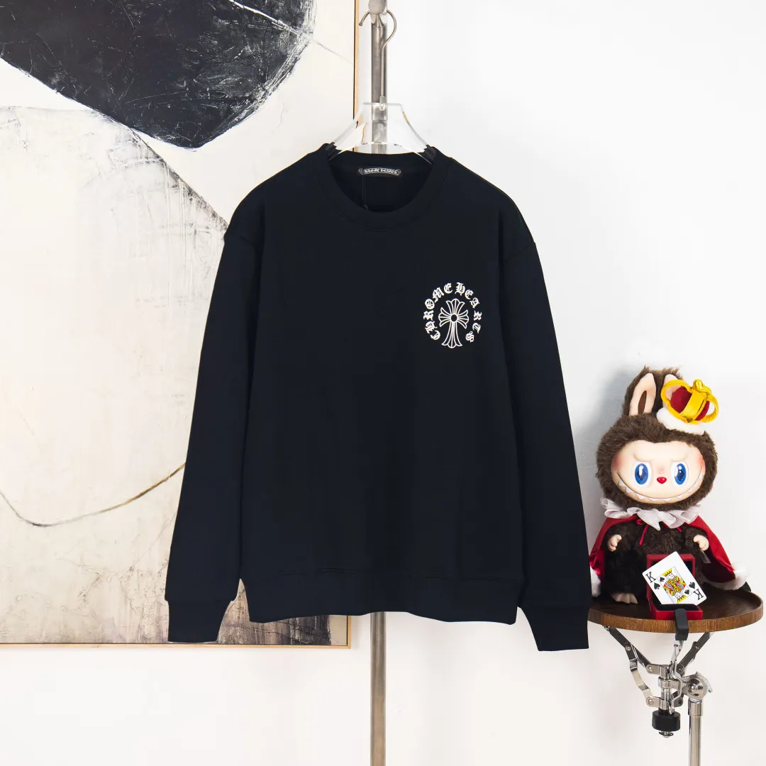 P280 zp version [exclusive supply] Chrome Hearts/Chrome Hearts 2025Fw new autumn and winter 420g pullover round neck long-sleeved sweatshirt CH back hodgepodge horseshoe Sanskrit cross offset letter logo embossing process same style for men and women brand classic pure cotton fabric official synchronization high version high quality fashion personality versatile trend pure original quality original fabric hangtag collar label washed wheat three complete labels Color: black white Size: XS S M L Number: YK10713